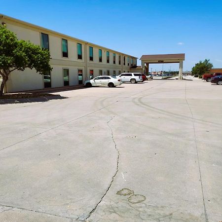 Mcpherson Inn By Oyo, I-135 Exterior foto